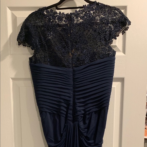 Tadashi navy gown size small, can fit 4/6/8 - Picture 1 of 4